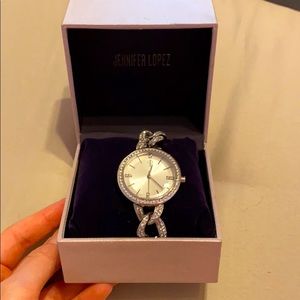 Jennifer López women’s watch- silver